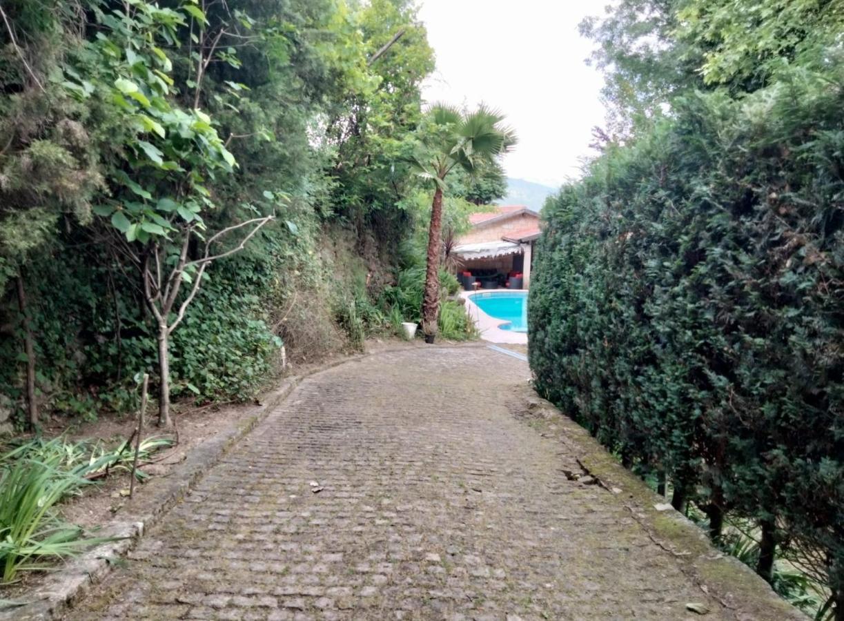 Pool House Au Coeur Du Geres A Rio Caldo Villa Kültér fotó